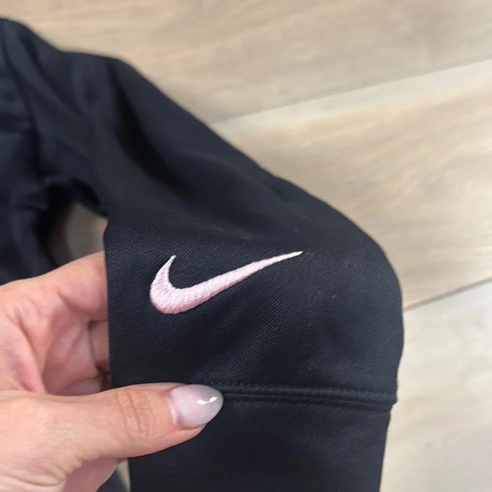 Nike Youth Girls Therma Fit Black Hoodie Pink Logo